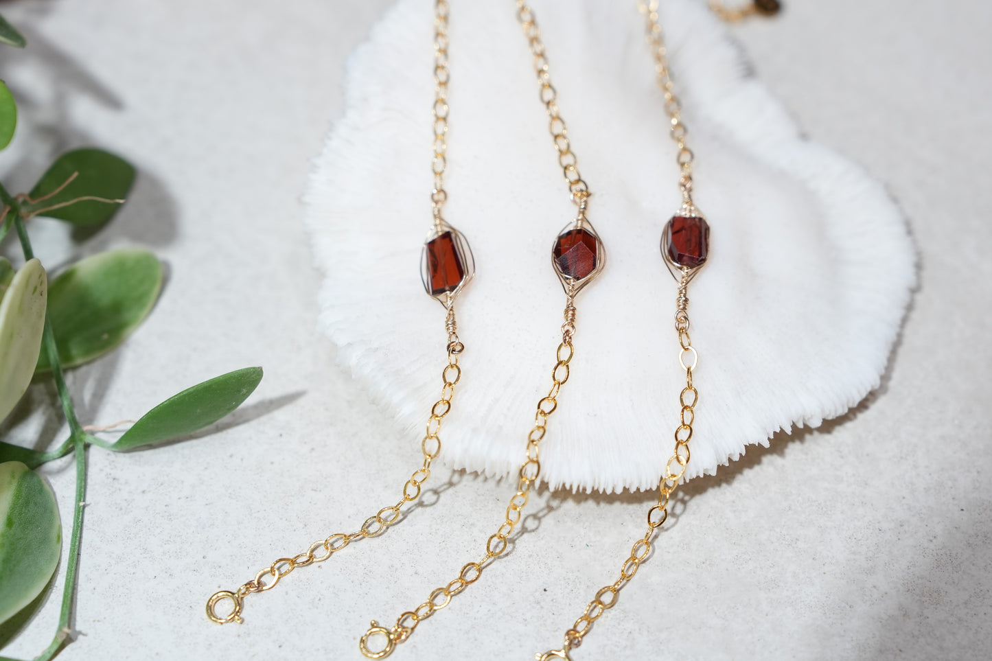 OUD原創.手工飾品.天然隨形印度紅石榴石.美國14K包金防敏感手鏈