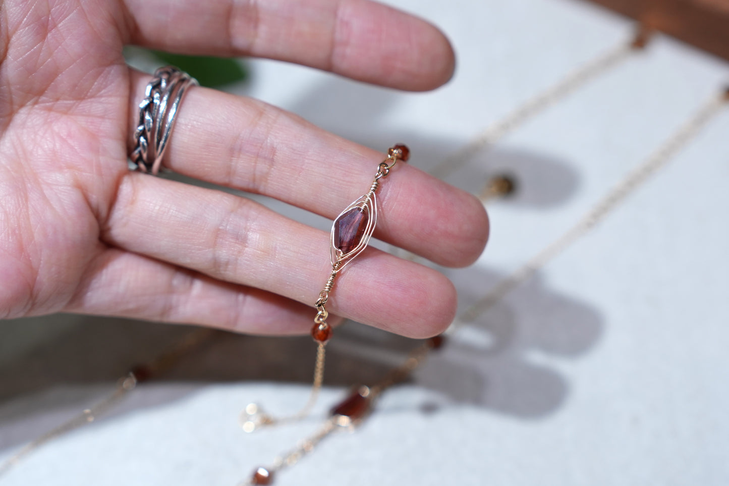 OUD原創.手工飾品.天然隨形印度紅石榴石.美國14K包金防敏感手鏈