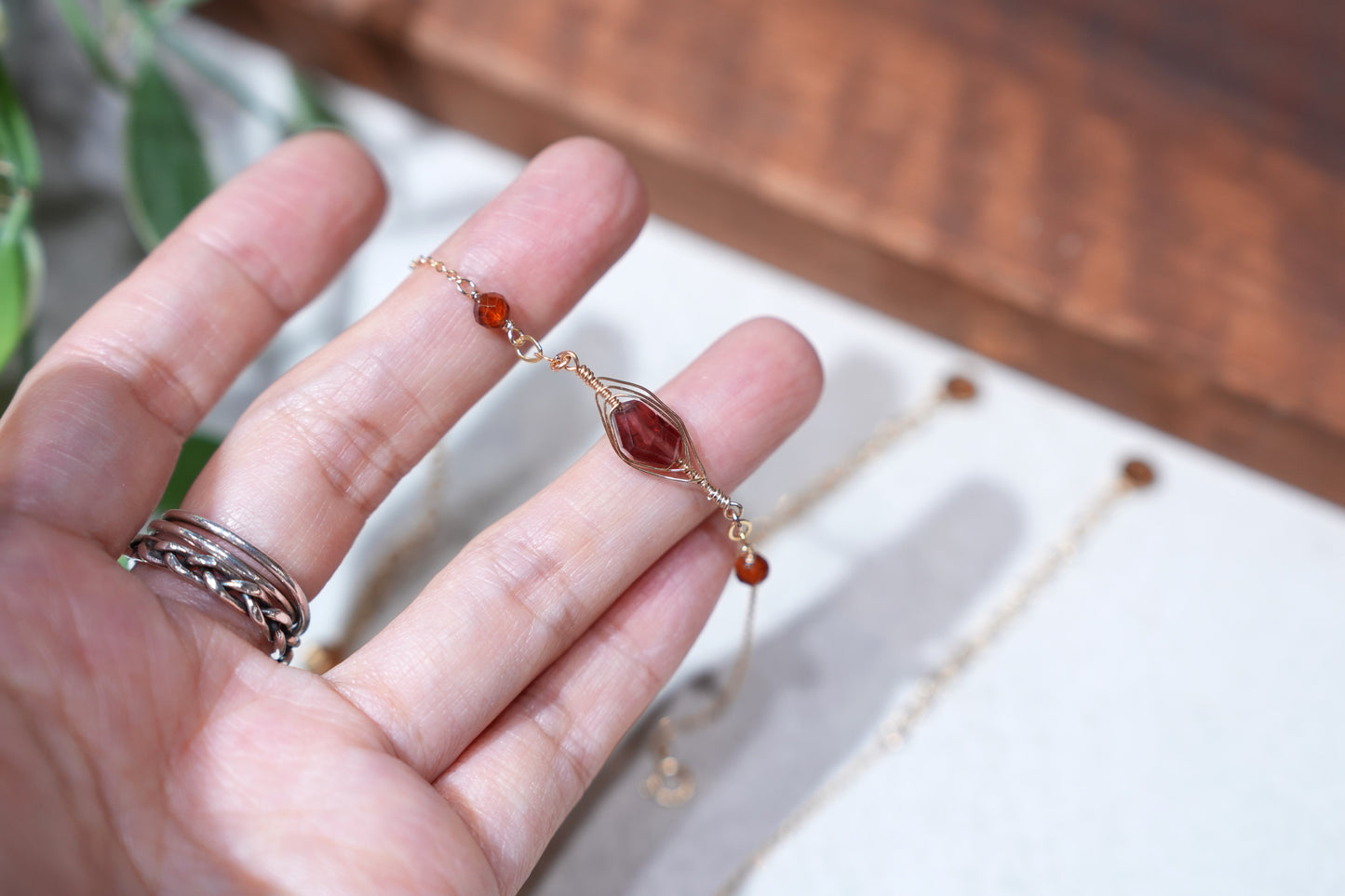 OUD原創.手工飾品.天然隨形印度紅石榴石.美國14K包金防敏感手鏈